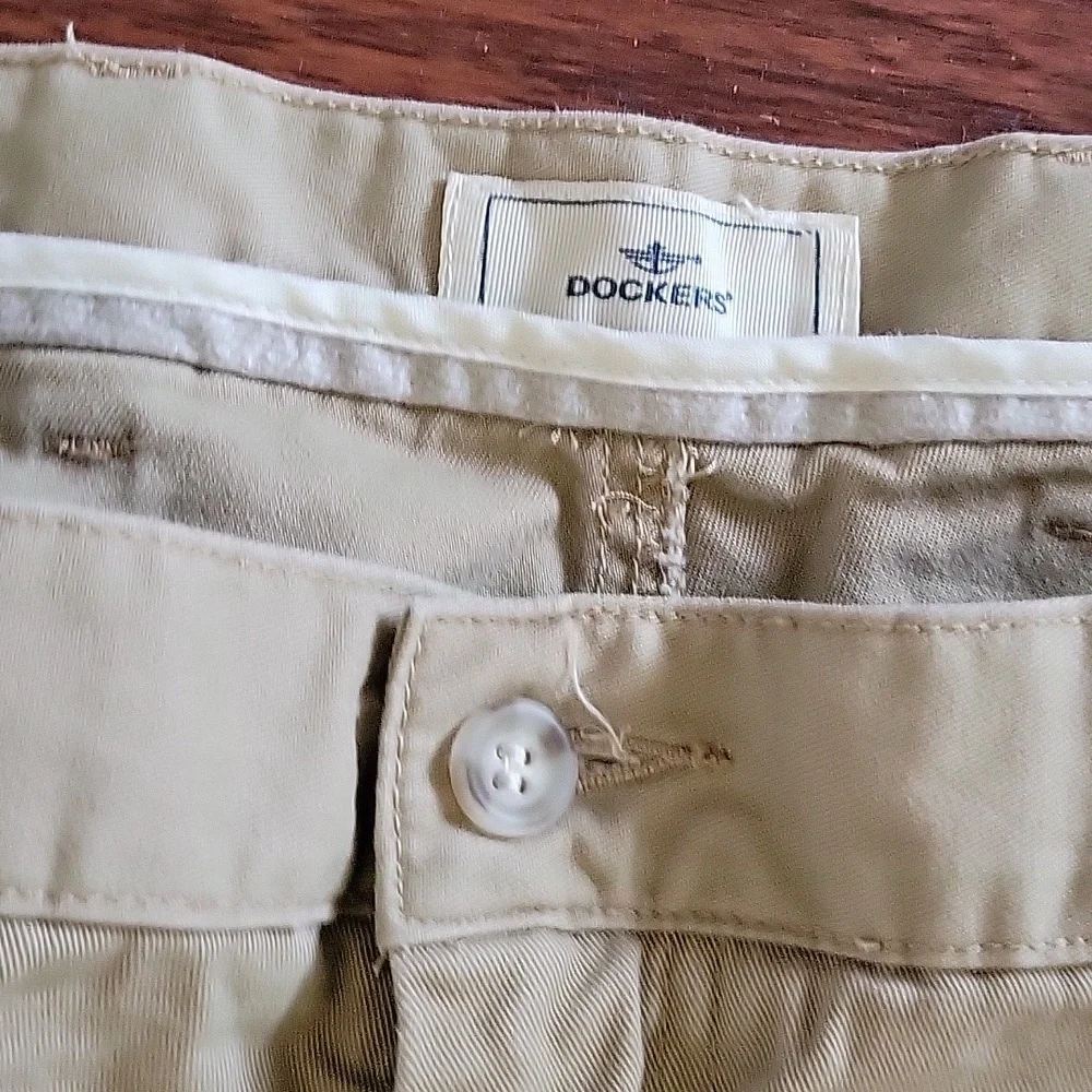 Dockers tan Khaki cargo shorts 100% cotton 6 pockets flat front relaxed 40 EUC…